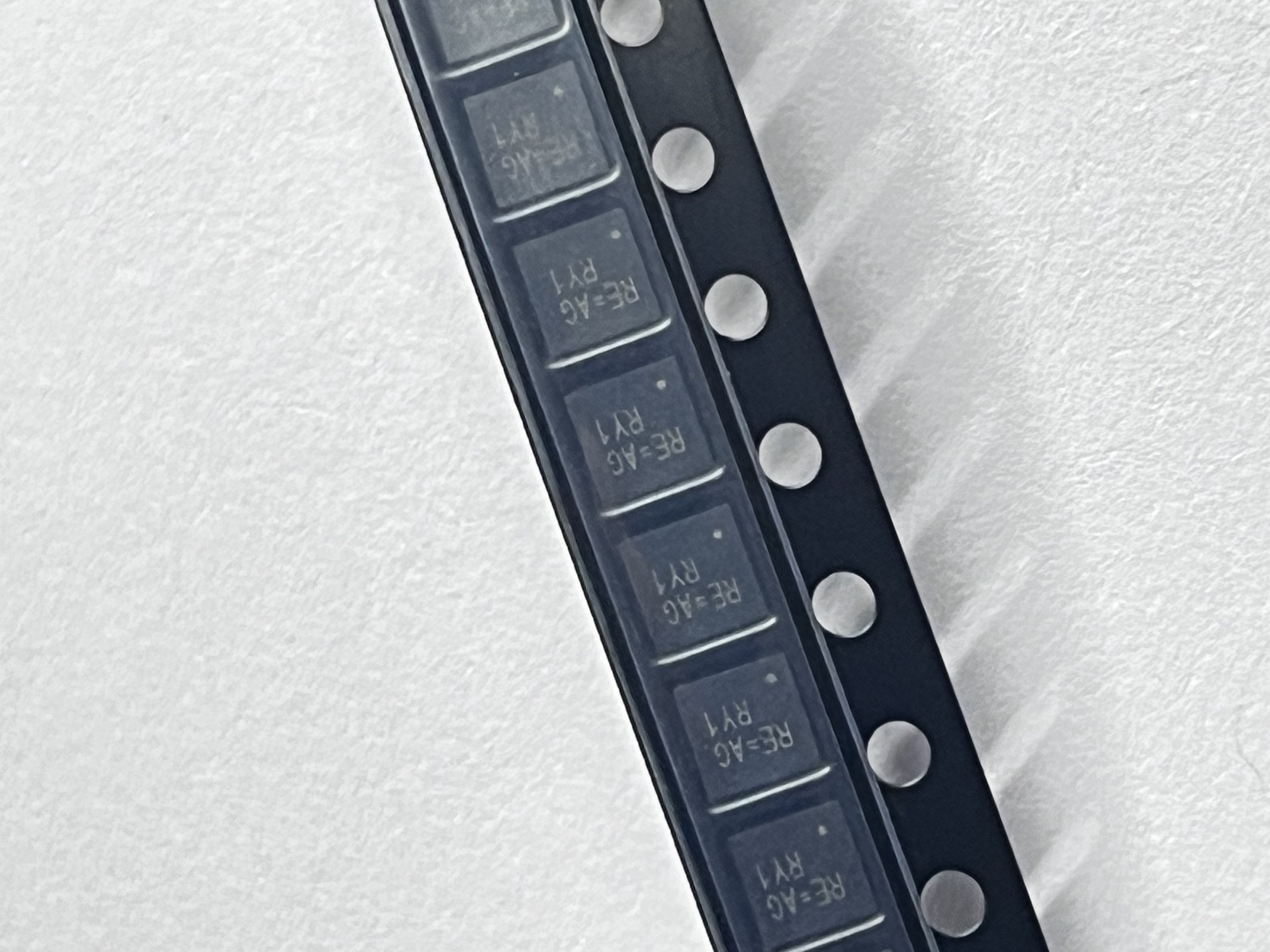 RT6585CGQW - Step-down Adjustable - WQFN-20(3x3)